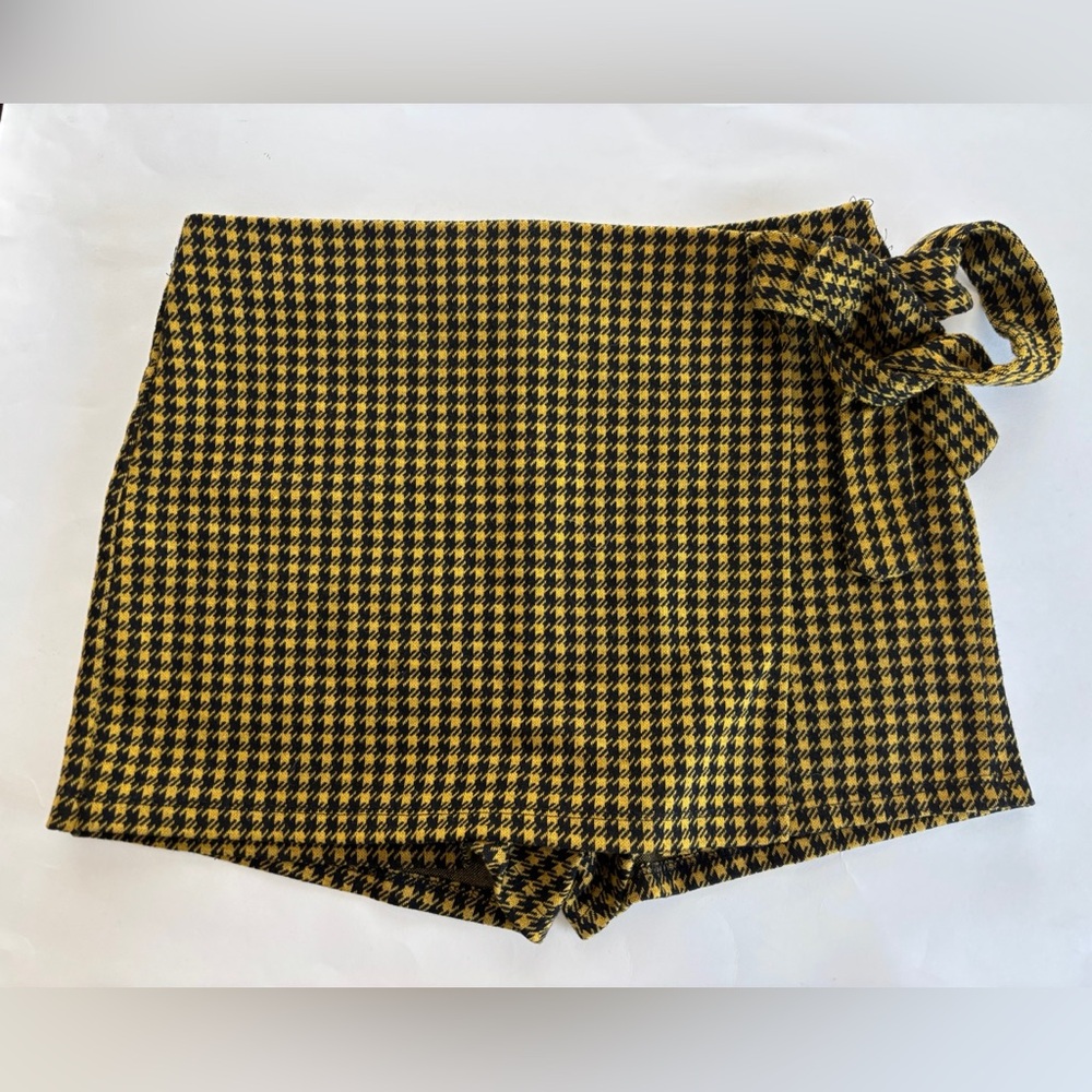 Haute Monde Skort ~ Women’s Yellow/Black Houndstooth Print Wrap Skirt. Small